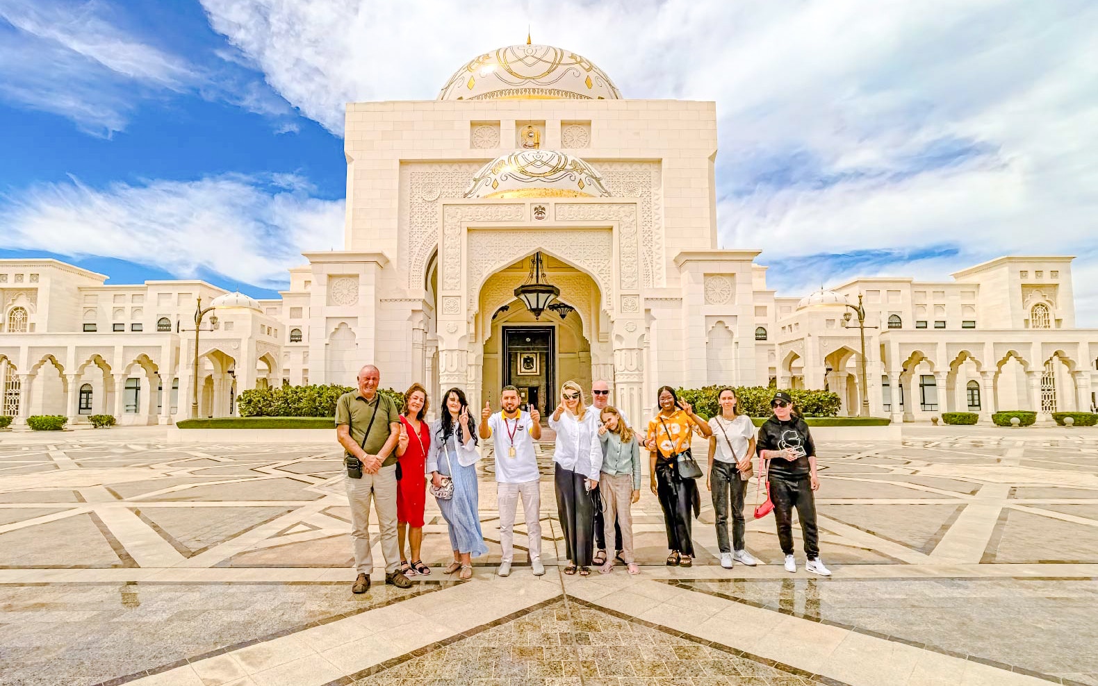 From Dubai: Abu Dhabi Full-Day City Tour with Sheikh Zayed Grand Mosque