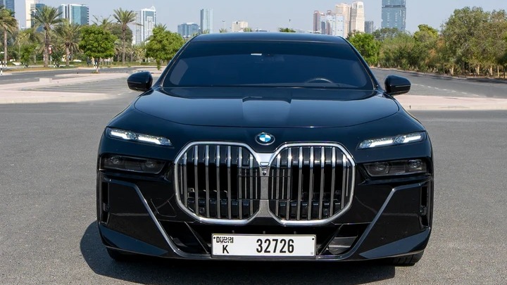 BMW 740i